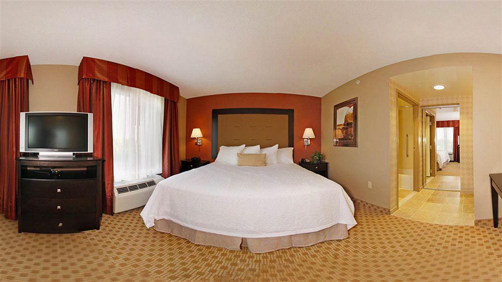 Hampton Inn & Suites Herndon-Reston Exterior photo