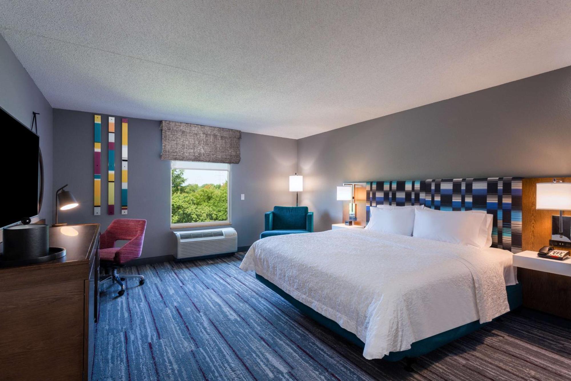 Hampton Inn & Suites Herndon-Reston Exterior photo