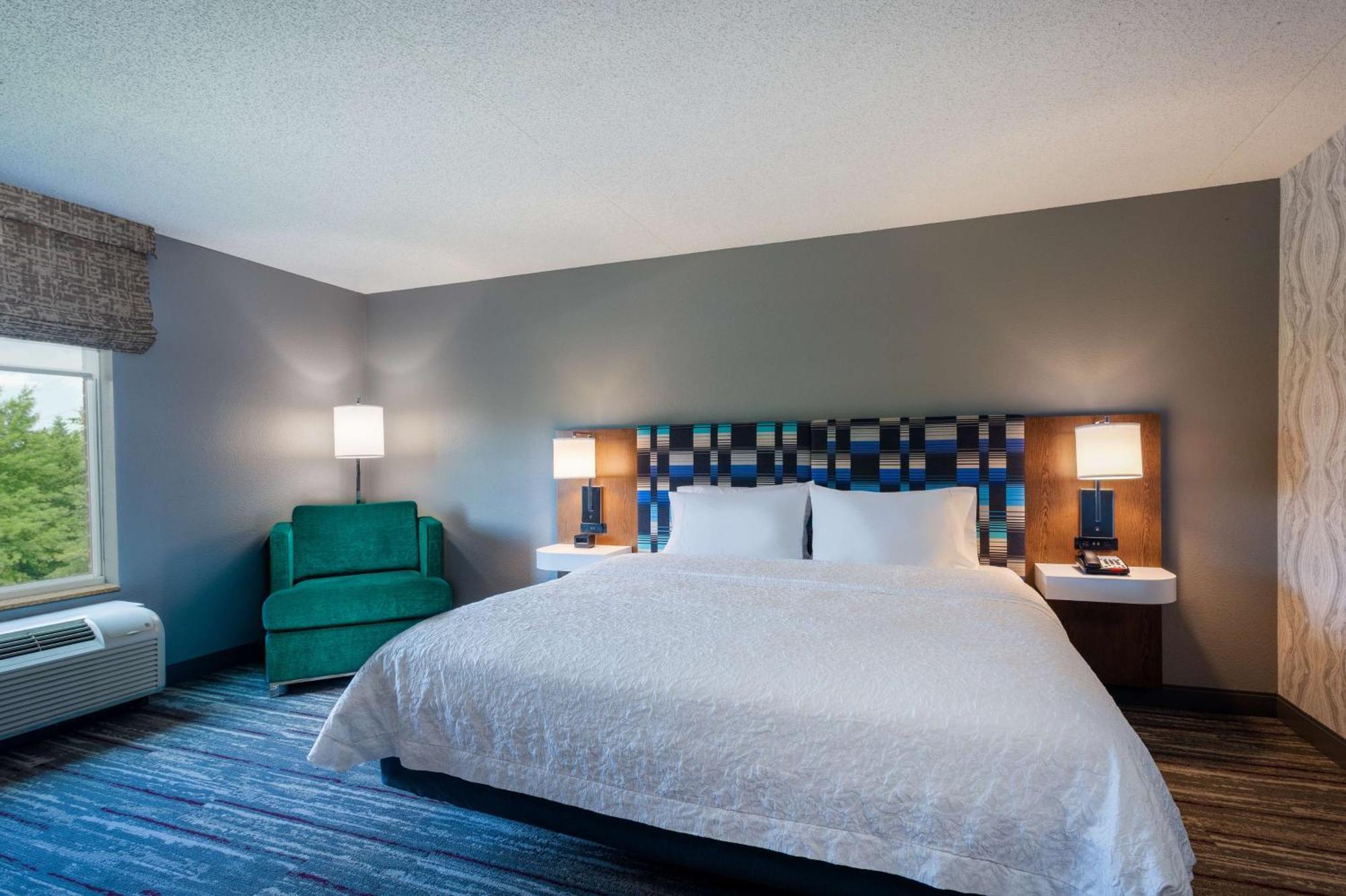 Hampton Inn & Suites Herndon-Reston Exterior photo
