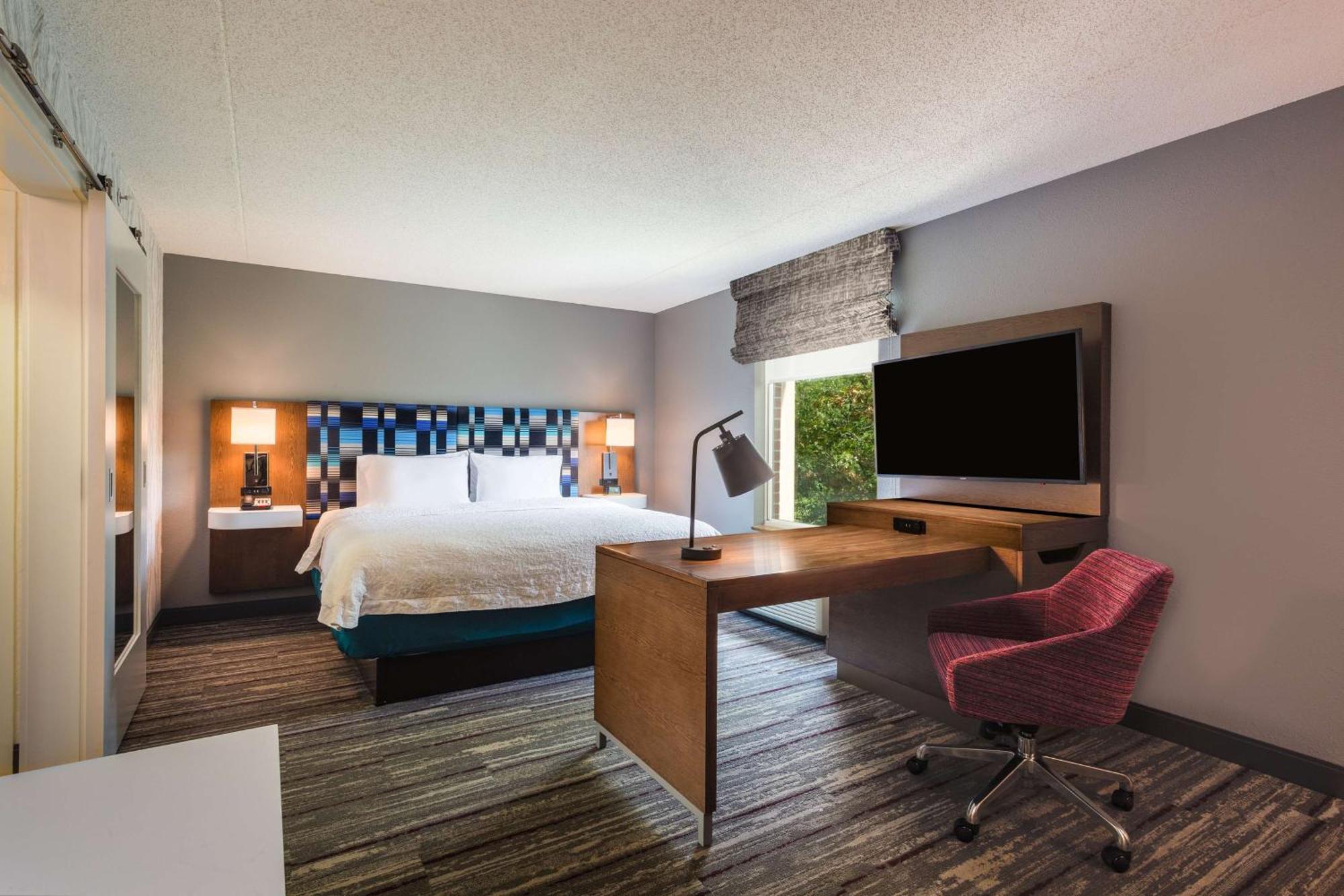 Hampton Inn & Suites Herndon-Reston Exterior photo