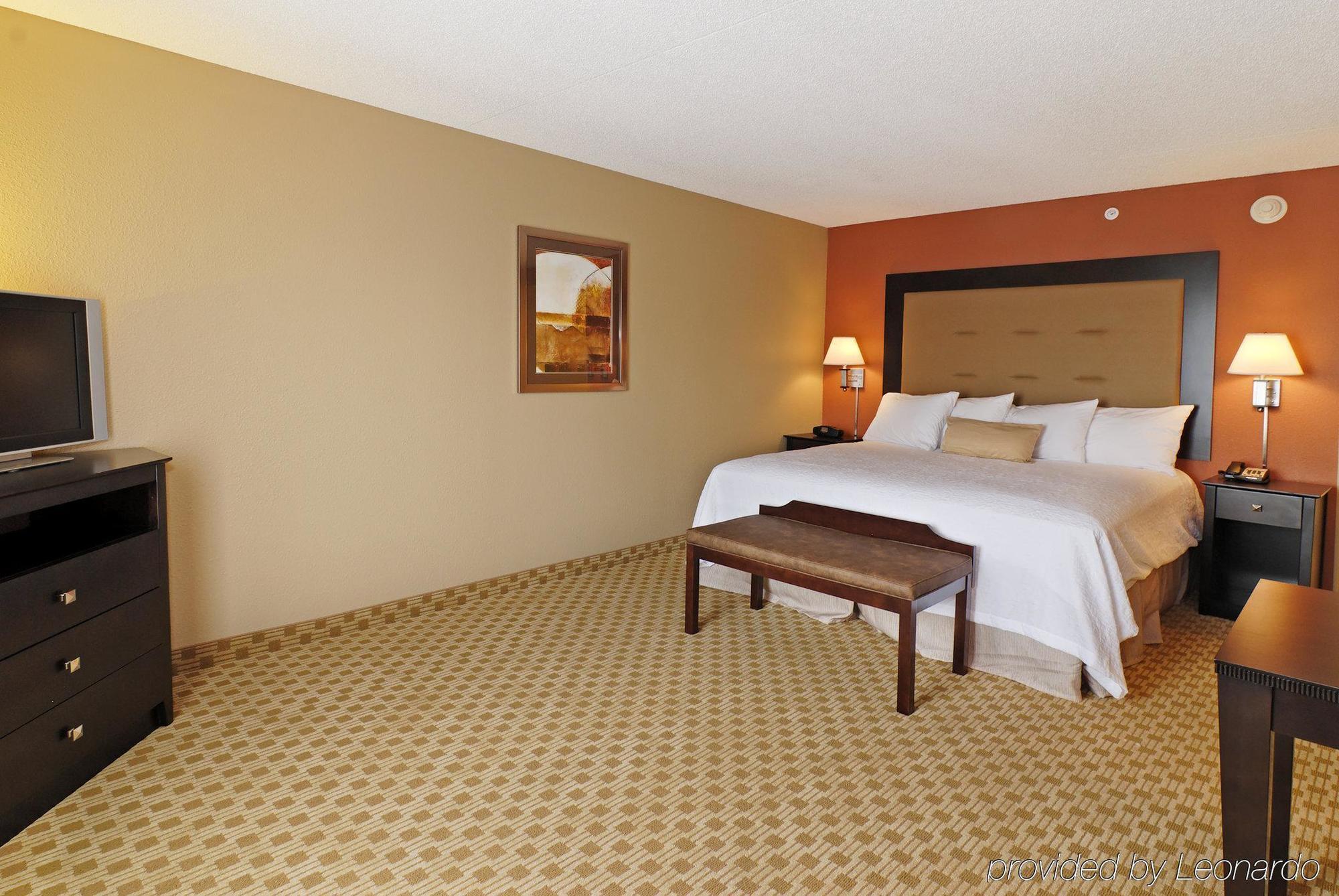Hampton Inn & Suites Herndon-Reston Room photo