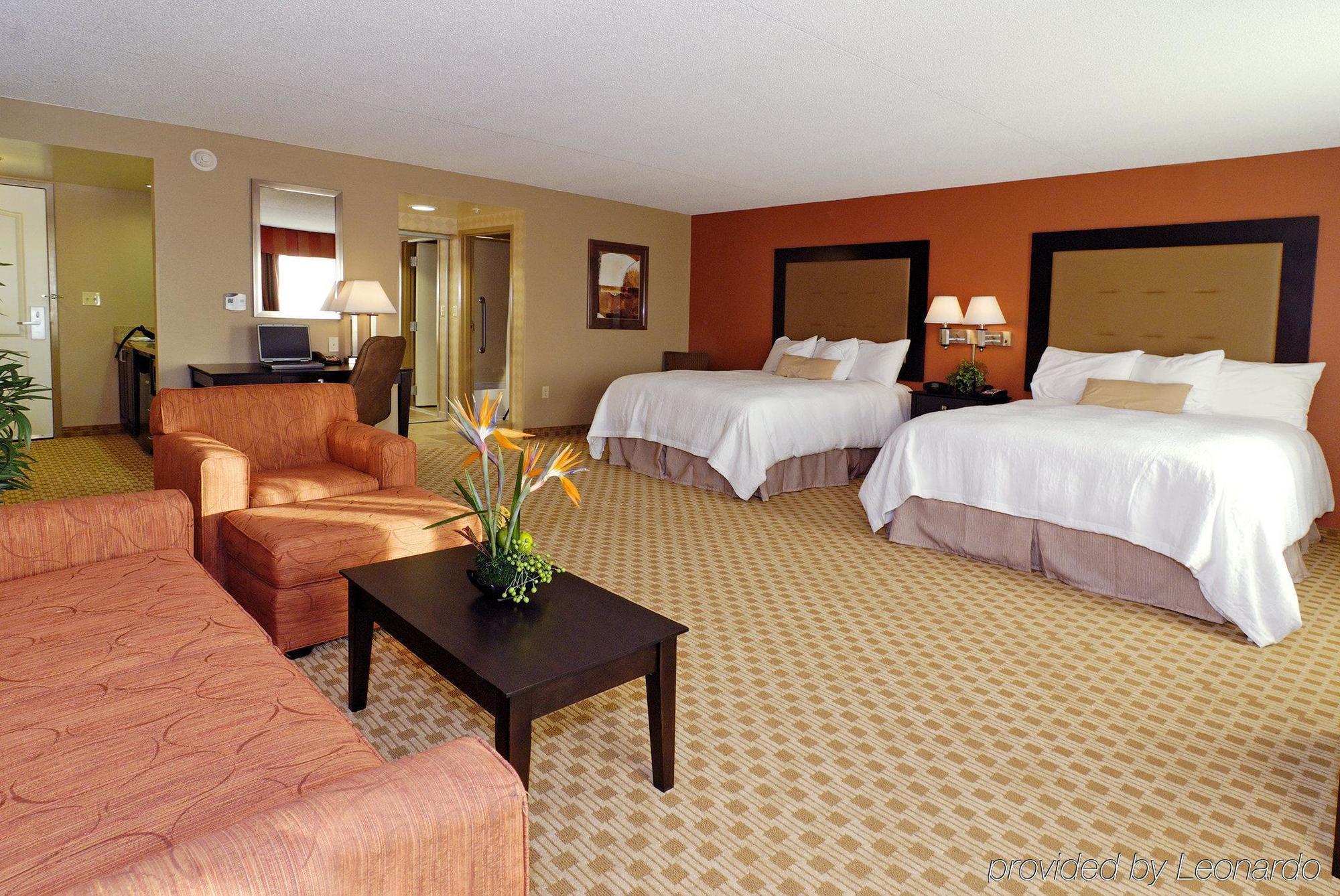 Hampton Inn & Suites Herndon-Reston Exterior photo